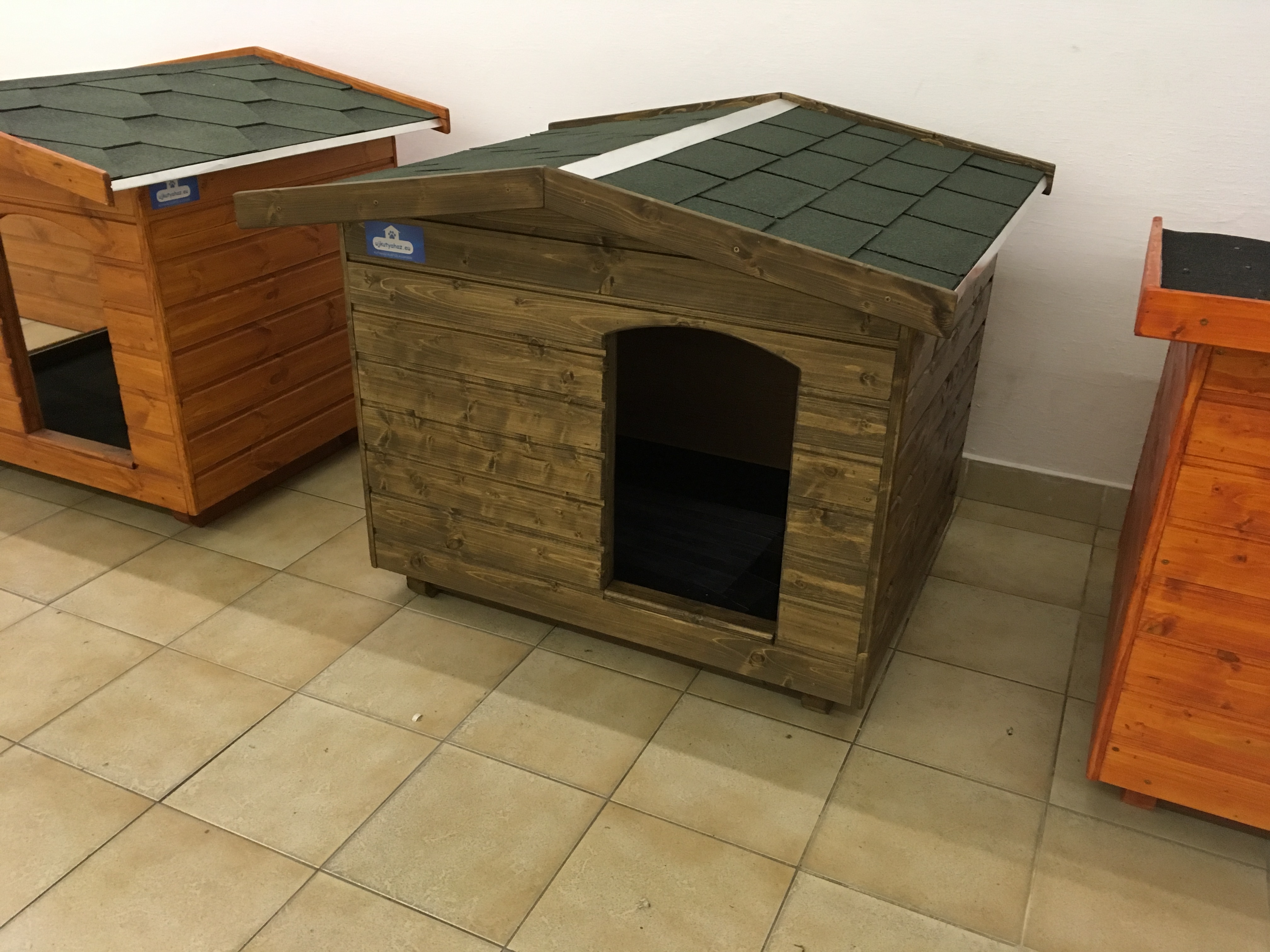 Új 80X100 hőszigetelt kutyaház fordított amerikai tetős rusztikusdió