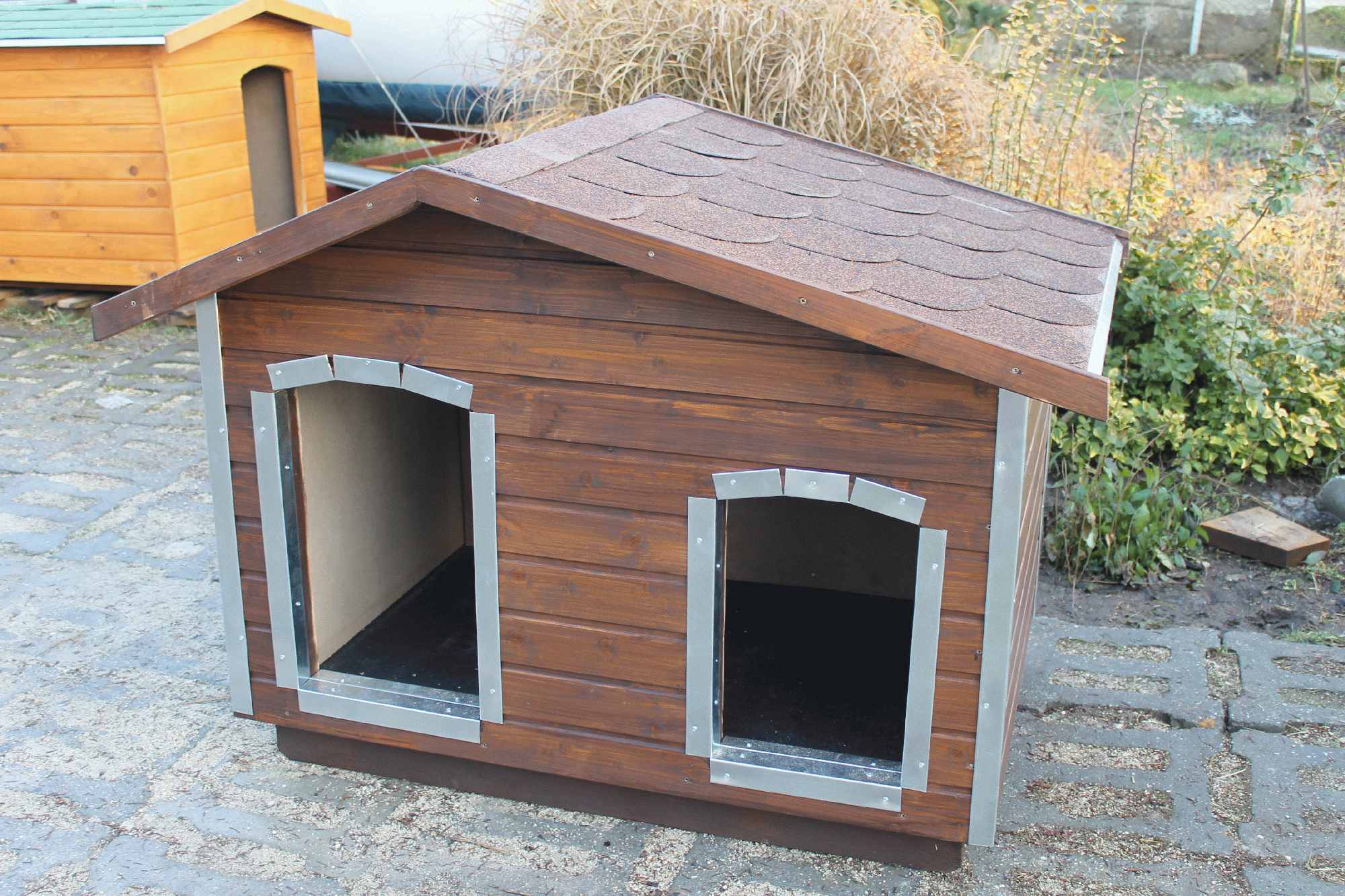 Új 140X100 asszimetrikus kutyaház amerikai tetős - rusztikusdió, barna zsindely